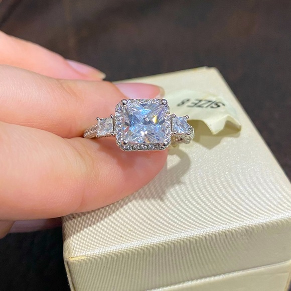 Charmed Aroma Ring - Picture 1 of 3